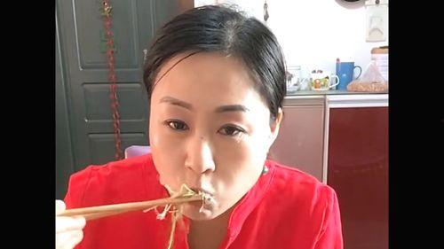 娱乐吃瓜酱东北朋友,东北朋友带你领略娱乐吃瓜酱的独特魅力